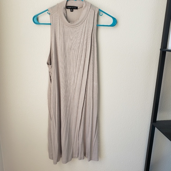 Dress - Picture 1 of 3